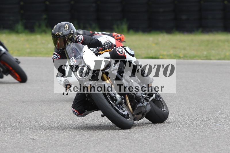 Archiv-2025/10 23.04.2025 Cornu Master School ADR/rot-rouge/3